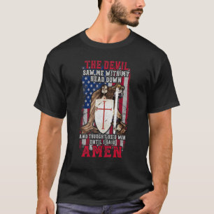 Camiseta O Diabo Me Viu Com Minha Cabeça Baixada Pensava Qu