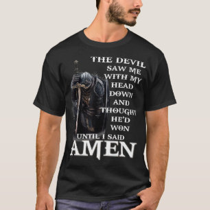 Camiseta O Diabo Me Viu Com Minha Cabeça Para Baixo E Penso