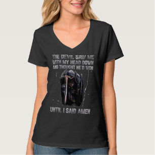 Camiseta O Diabo Me Viu Com Minha Cabeça Para Baixo E Penso