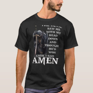 Camiseta O Diabo Me Viu Com Minha Cabeça Para Baixo E Penso