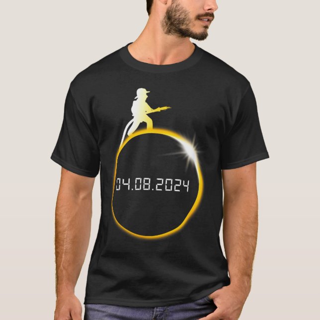 Camiseta O Divertido Bombeiro de Eclipse Solar Lua Bombeiro (Frente)
