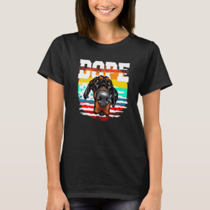 Camiseta O Doberman Pinscher Mash Up Usa Flag E Sunset