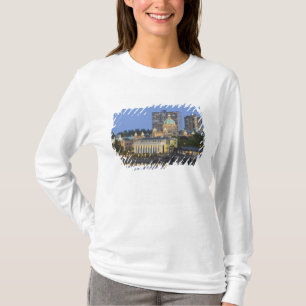 Camiseta O edifício do Parlamento iluminado por dentro