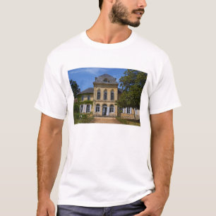 Camiseta O edifício principal do castelo, renovado por