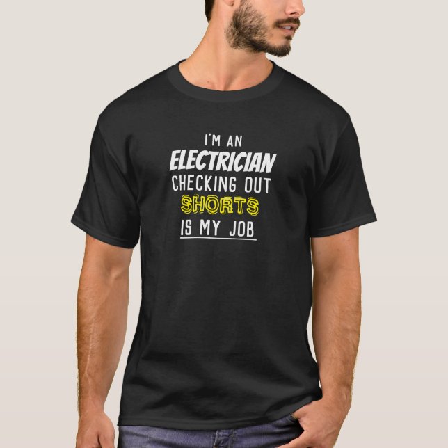 Camiseta O eletricista engraçado que verifica para fora (Frente)