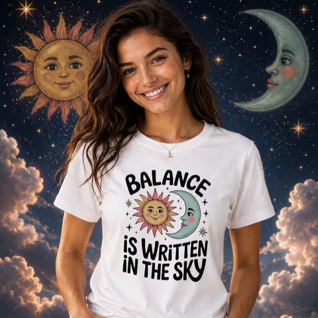 Camiseta O Equilíbrio Está Escrito No Céu Sol Lua Celestial (Criador carregado)