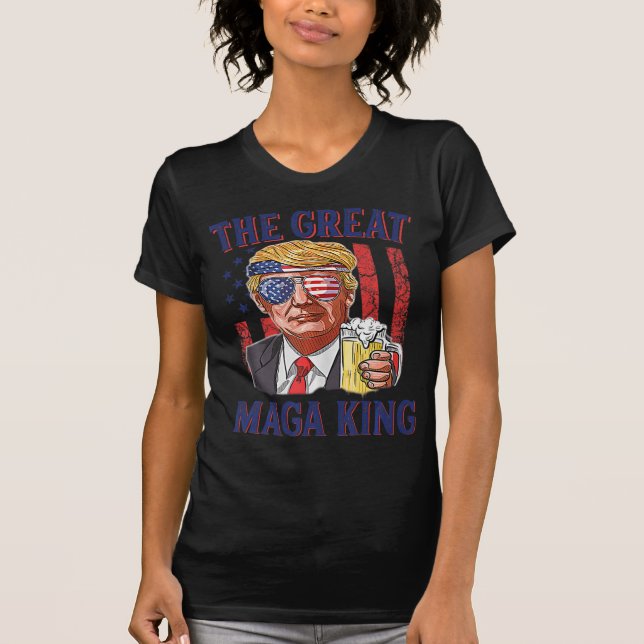 Camiseta O Excelente Maga King é um trunfo da cerveja ameri (Frente)