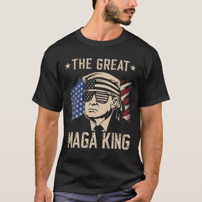 Camiseta O Excelente Maga King Engraçado Trump Ultra Maga E (Frente)