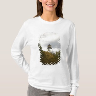 Camiseta O farol principal da coruja em um dia nebuloso