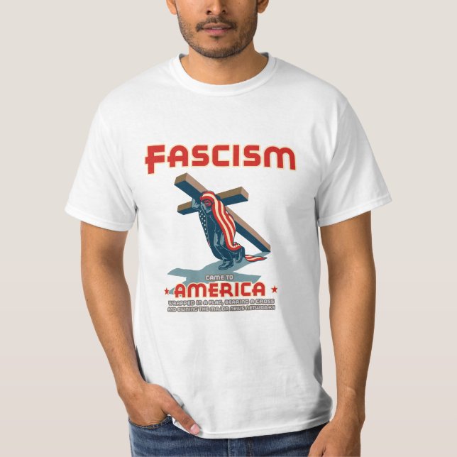 Camiseta O fascismo veio envolvido (Frente)