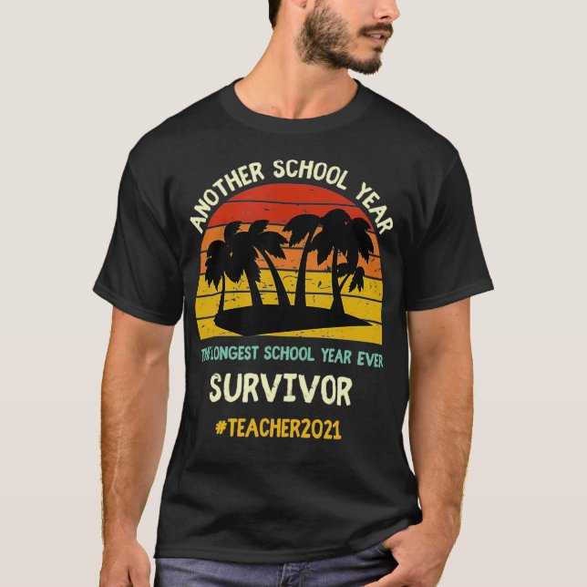 Camiseta O Fim Mais Longo Do Ano Escolar De Sobrevivência D (Frente)