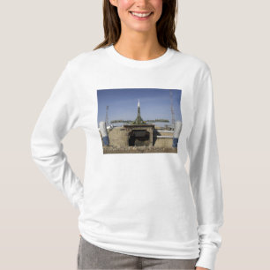 Camiseta O foguete de Soyuz é erigido na posição 6