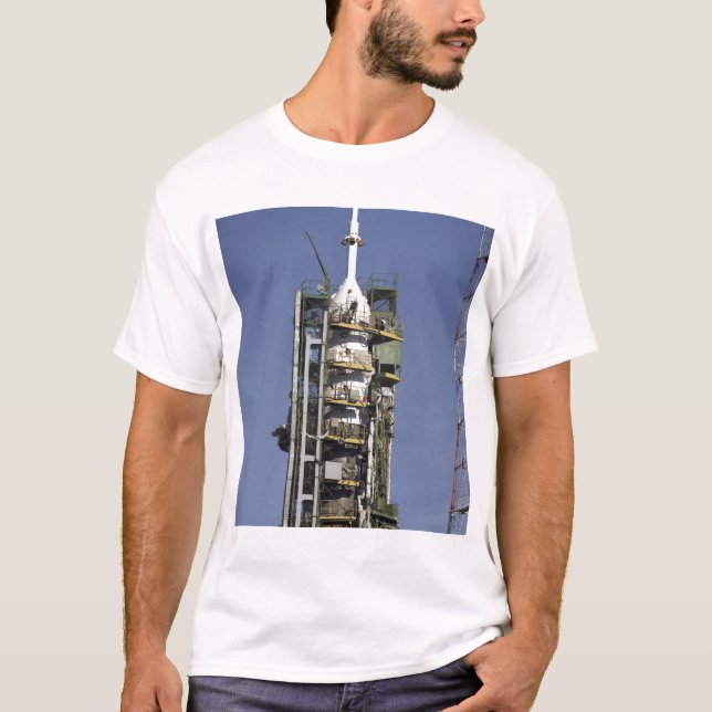 Camiseta O foguete Soyuz é erguido em posição (Frente)
