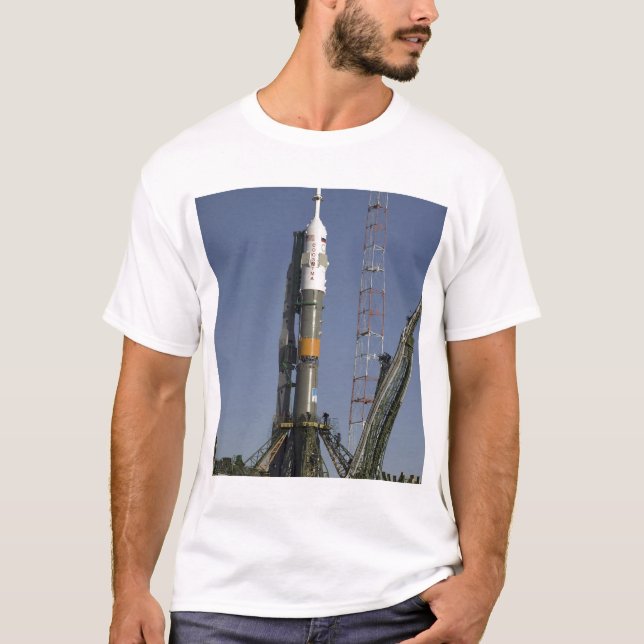 Camiseta O foguete Soyuz é erguido na posição 2 (Frente)