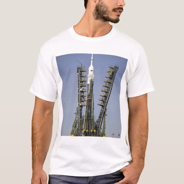 Camiseta O foguete Soyuz é erguido na posição 4 (Frente)