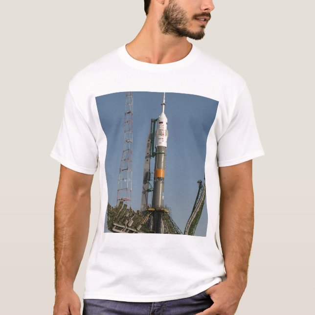 Camiseta O foguete Soyuz pouco depois da chegada (Frente)
