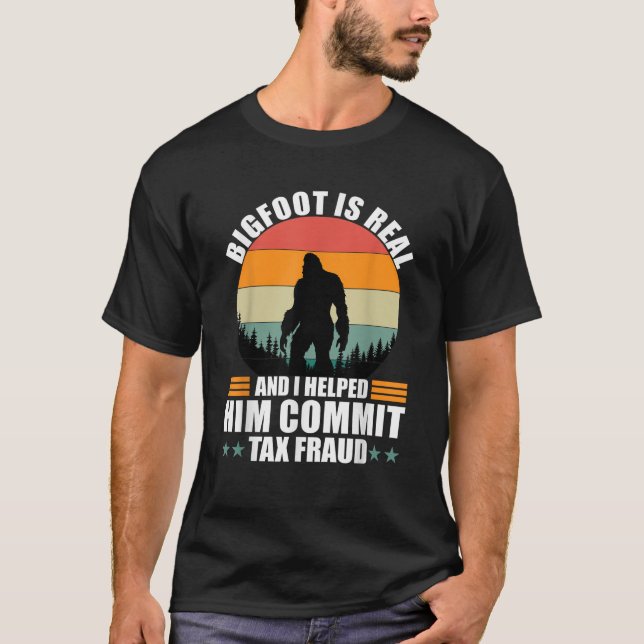 Camiseta O Funny Bigfoot é real e eu ajudei-o a cometer imp (Frente)