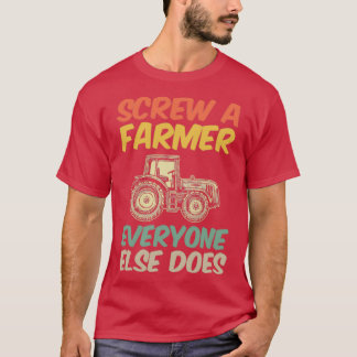 Camiseta O Funny Trator Deu Um Pregado A Um Agricultor Que