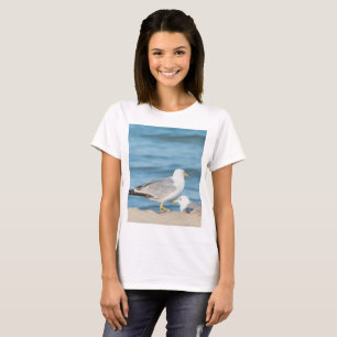 Camiseta O gaivota caminhando na praia