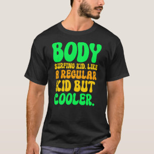 Camiseta O Garoto que Surfa no Corpo. Como um garoto normal