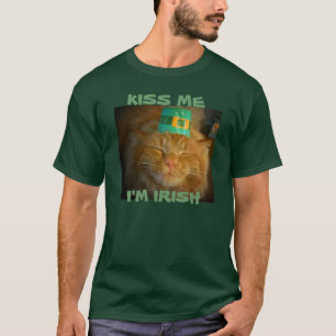 Camiseta O gato alaranjado irlandês verde quer o beijo