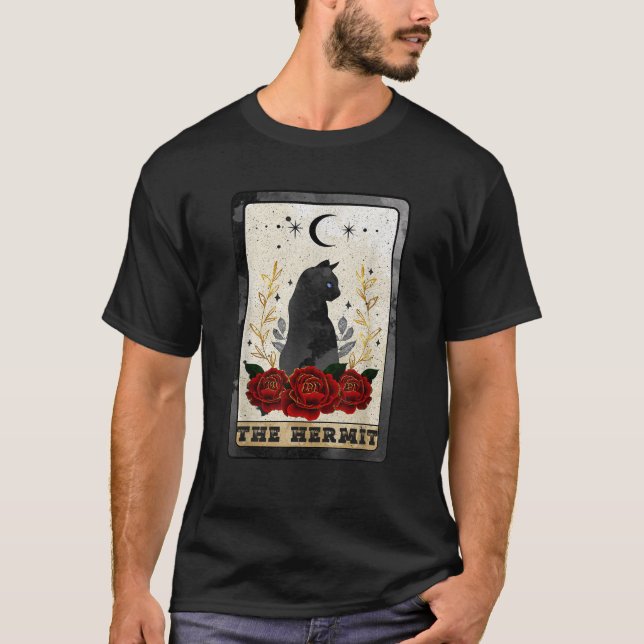 Camiseta O Gato Negro Halloween O Cartão Tarot Hermit Witch (Frente)
