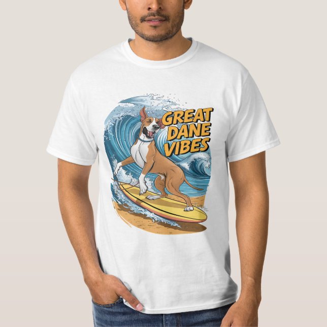 Camiseta O Grande Dane Pooch surfador (Frente)