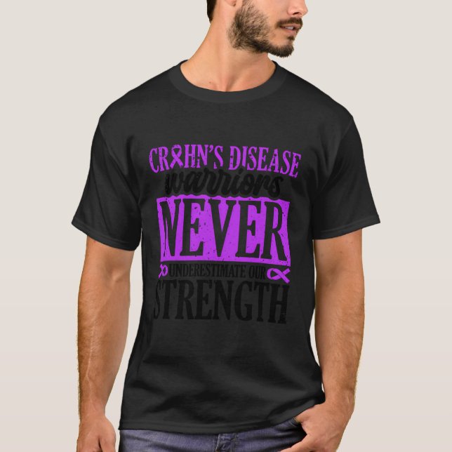 Camiseta O Guerreiro Da Doença De Crohn Nunca Subestima O B (Frente)