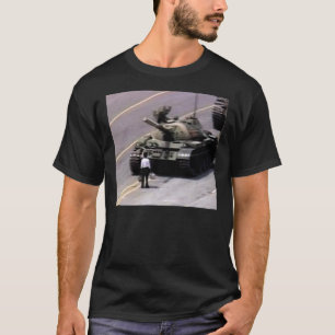 Camiseta O homem contra o tanque Classic T-Shirt