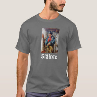 Camiseta O homem irlandês pôr o uísque na garrafa Slainte