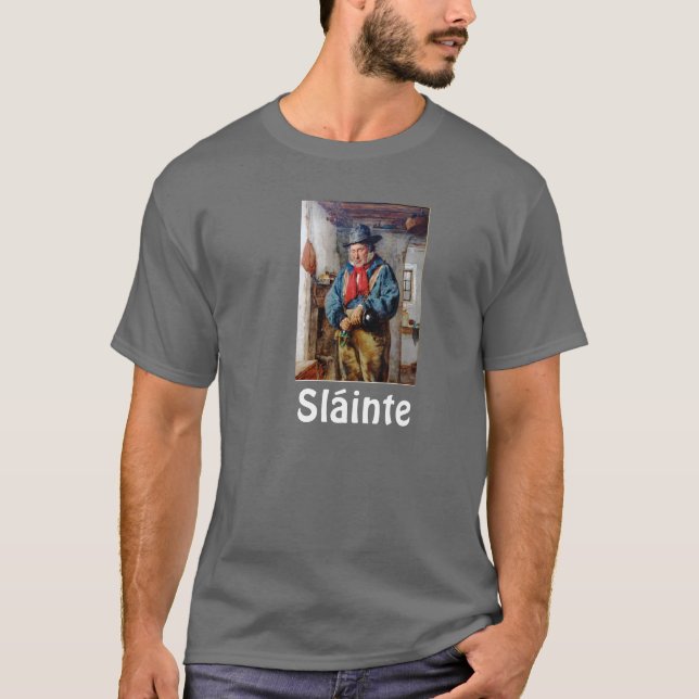 Camiseta O homem irlandês pôr o uísque na garrafa Slainte (Frente)