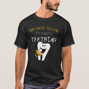 Camiseta O Humor Pai Seja Legal Para Mim Meu Bebê É Teatro