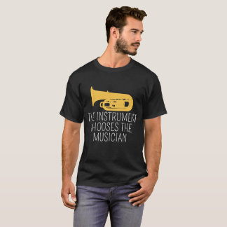 Camiseta O instrumento escolhe o t-shirt do músico, tuba