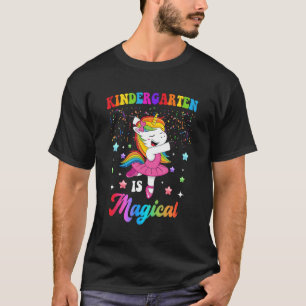 Camiseta O Jardim De Infância É Um Unicórnio Mágico Dançand