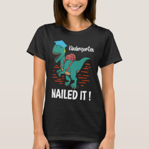 Camiseta O jardim de infância fez dele uma mãe formada em d