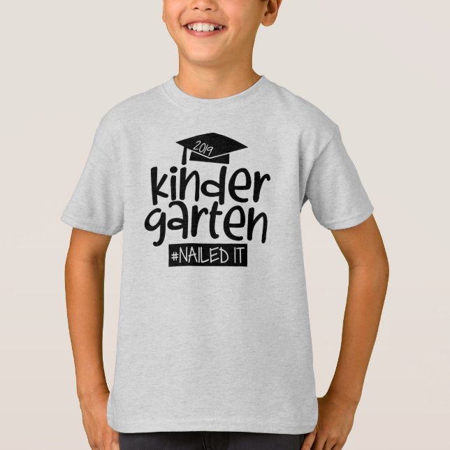 Camiseta O jardim de infância pregou-o último dia da escola (Frente)