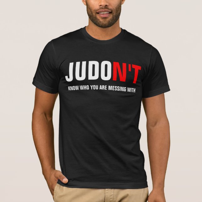Camiseta O JUDO N'T sabe quem você está sujando com (Frente)