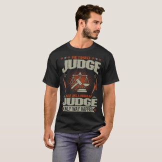 Camiseta O juiz aposentado apenas gosta de uma maneira do