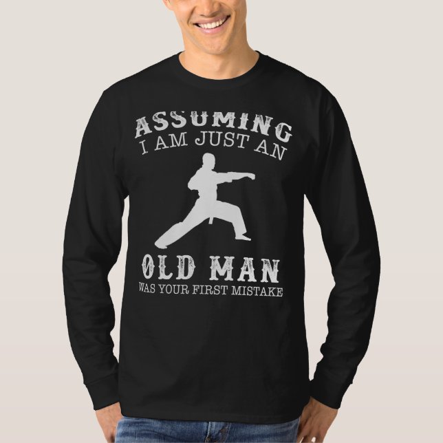 Camiseta O Kickstart ri com o Karate supondo que eu sou ape (Frente)