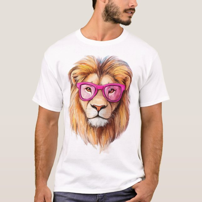 Camiseta O Leão com Óculos Rosa (Frente)