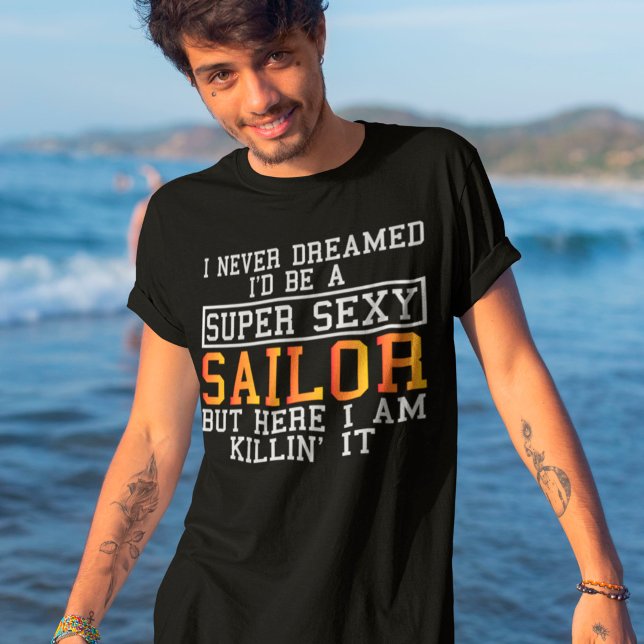 Camiseta O Marinheiro Nunca Sonhou Com Um Barco Engraçado (Criador carregado)