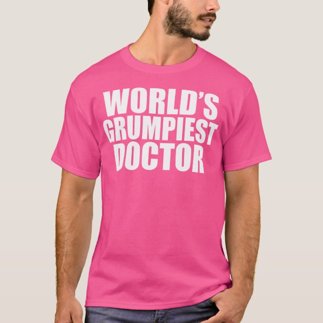 Camiseta O Médico Mais Grumpiedoso Do Mundo Doutor Sarca En (Frente)