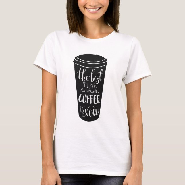 Camiseta O melhor momento de beber o café é agora (Frente)