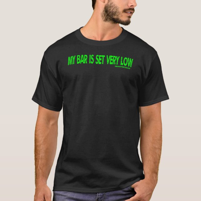 Camiseta O Meu Bar Está Definido Muito Baixo - Texto Verde (Frente)