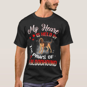 Camiseta O Meu Coração É Detido Pelas Patas De Um Bloodhoun