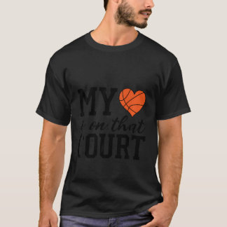 Camiseta O Meu Coração Está Naquela Corte De Basquete, Mãe