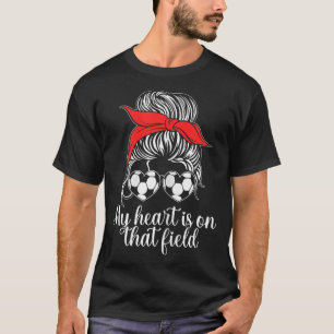 Camiseta O Meu Coração Está Naquele Futebol De Campo Mãe