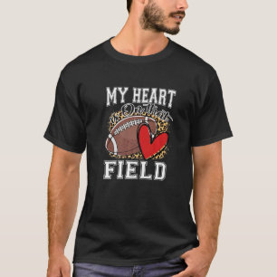 Camiseta O meu coração está no campo de futebol Mãe Leopard