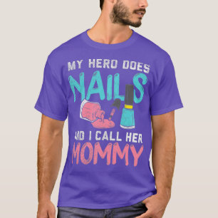 Camiseta O Meu Herói Faz Unhas E Eu Chamo-Lhe Premium De M
