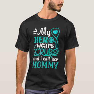 Camiseta O Meu Herói Veste Escrupulos E Chamo-Lhe Enfermeir